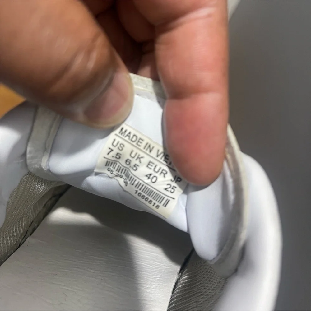 Gucci White Leather Sneakers with Green & Red Stripe and Gold Tiger Patch Sz 7.5 - Picture 3 of 16